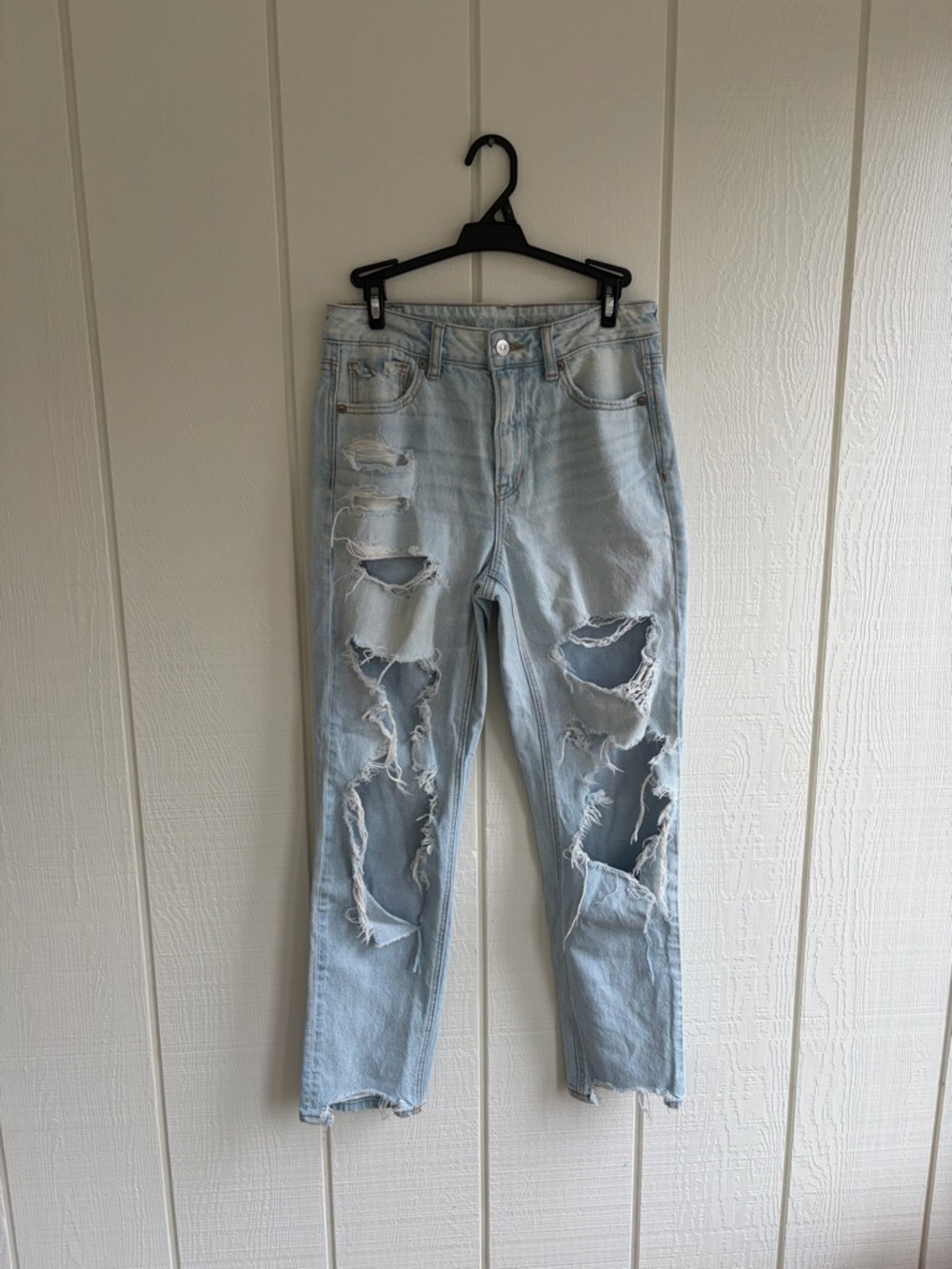 American Eagle Outfitters Light Wash Ripped Denim Jeans